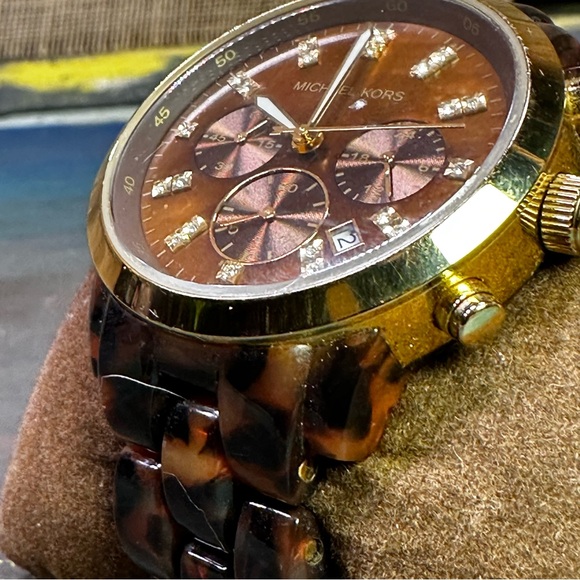 Michael Kors  tortoise shell and gold chronograph watch - Picture 5 of 5